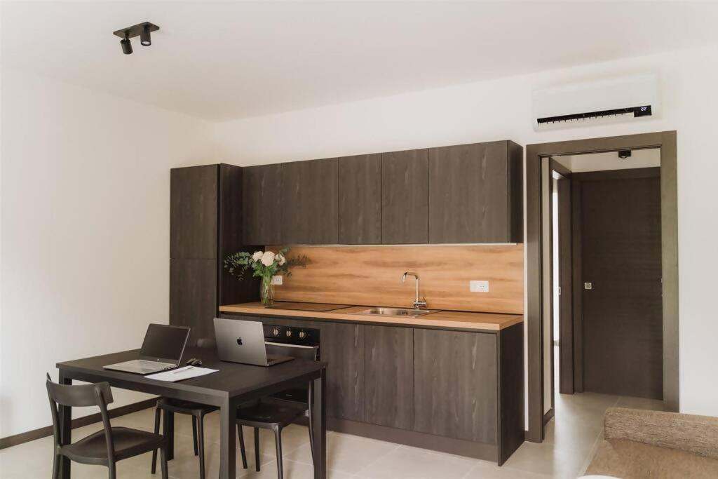 Ronda Apartments 24 Pax E Parcheggio Incluso San Giovanni Lupatoto Esterno foto